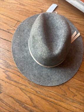 Old Navy Gray Felt Fedora with Cream Band